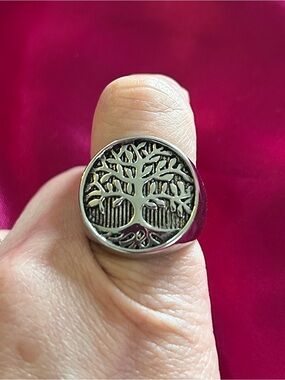 Size 9 Sterling Silver Ring with Tree of Life